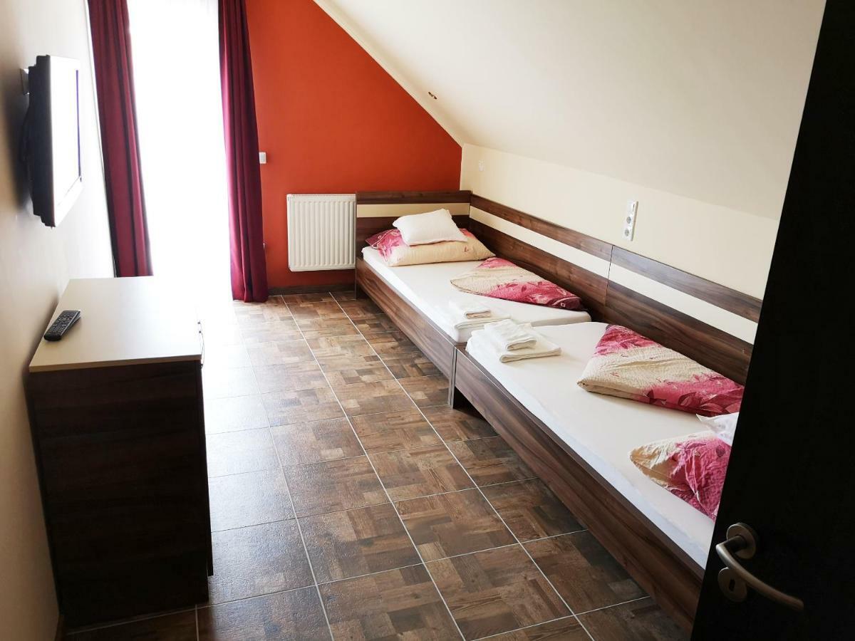 Bed and Breakfast Borostyan Panzio Balatonfuered Exteriér fotografie